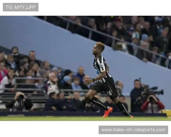 西汉姆前锋单刀破门点燃全场——一粒进球背后的品牌光影