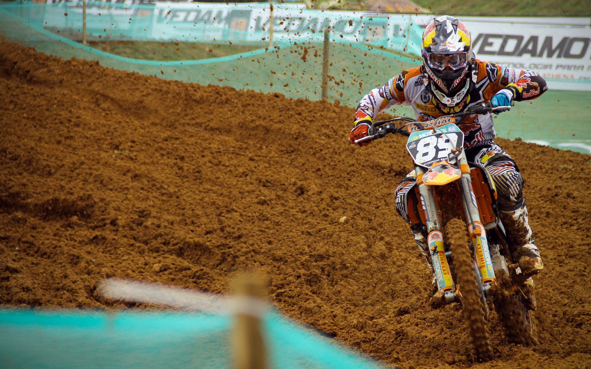 足坛新王诞生引发讨论